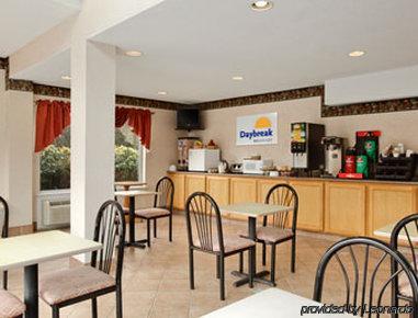 Days Inn & Suites By Wyndham Groton Near The Casinos Екстер'єр фото